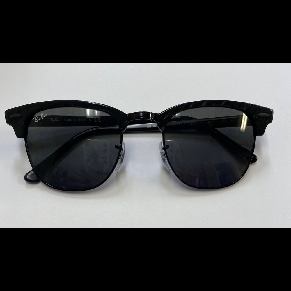 Ray-Ban Clubmaster 
RB 3016 Unisex